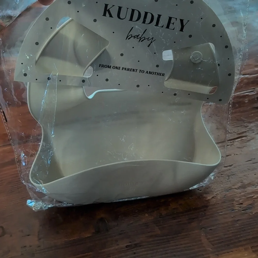 Baby * Toddler Silicone Bib * Kuddley Baby * Brand New In PKG * Food Safe *